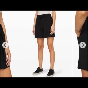 Lululemon Black  Noir Shorts 5.5” size 6